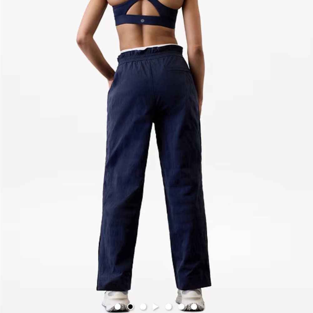 ATHLETA Trekkie High Rise Parachute Pant - Navy NWT / Large Tall LT - Picture 2 of 9